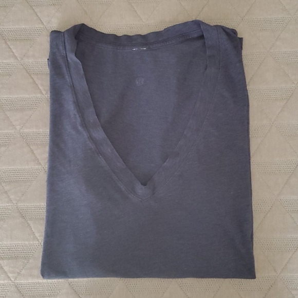 lululemon athletica Tops - Lulu🍋 V-neck
